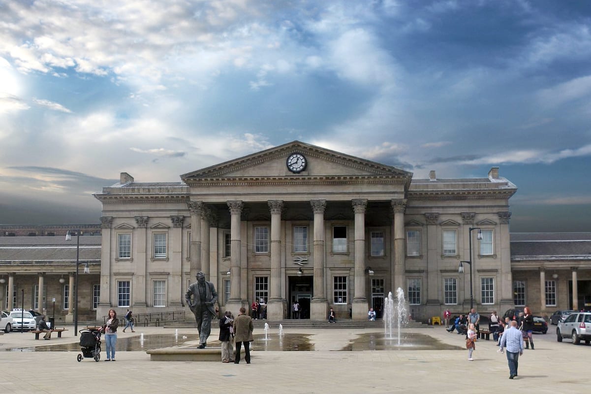 Hudderfield Station Removals Huddersfield - station image